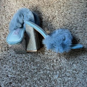 Baby blues fur Diamond heels